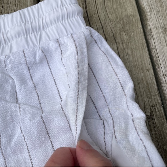 Athleta women’s white and gray striped shorts Sz 8 - Picture 3 of 6